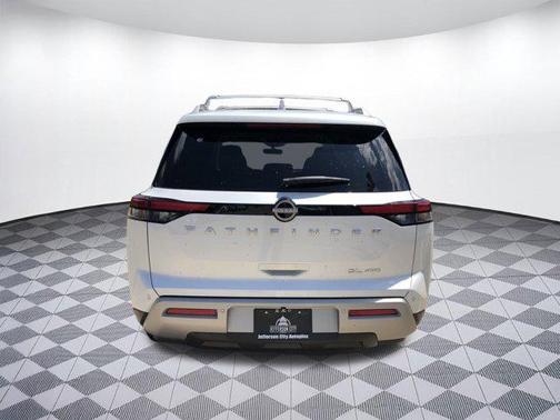 2025 Nissan Pathfinder SL 4WD
