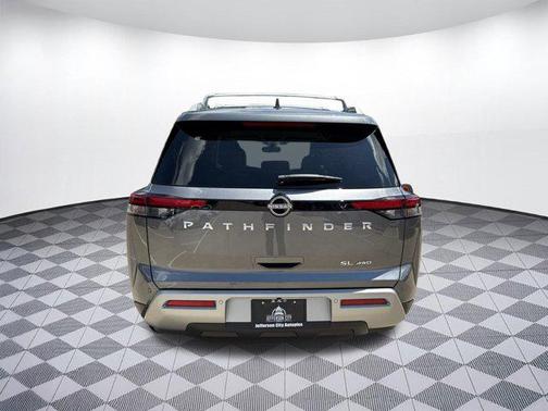 2025 Nissan Pathfinder SL 4WD
