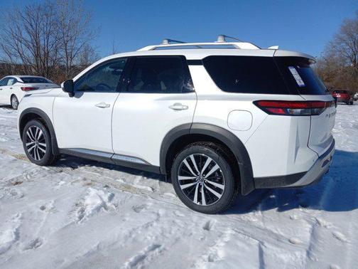 2025 Nissan Pathfinder Platinum 4WD