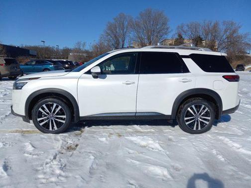 2025 Nissan Pathfinder Platinum 4WD
