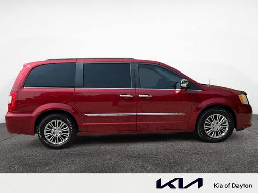 2013 Chrysler Town & Country Touring-L