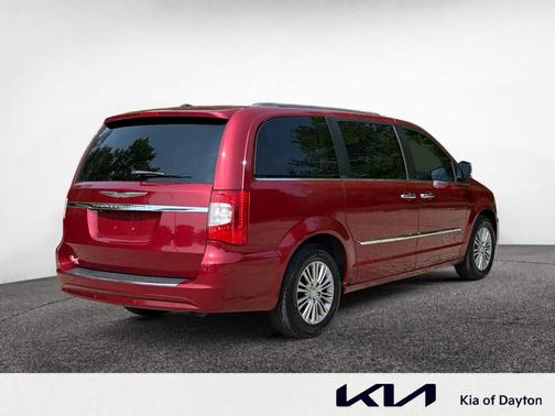 2013 Chrysler Town & Country Touring-L