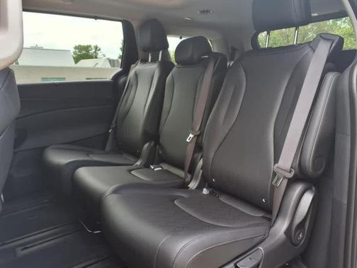 2025 Kia Carnival Hybrid SX