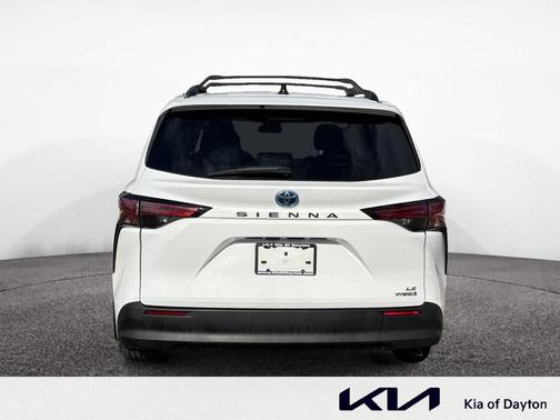 2022 Toyota Sienna LE