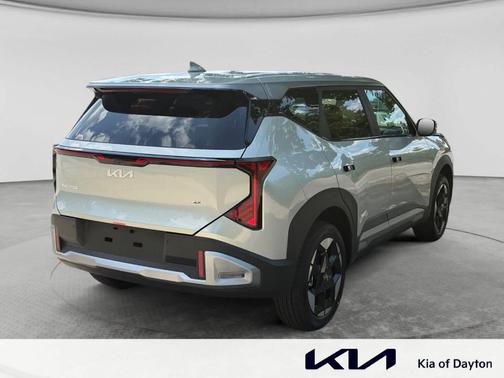 Ivory Silver 2027 Kia Seltos S