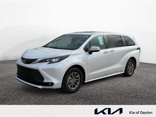 2025 Toyota Sienna XLE
