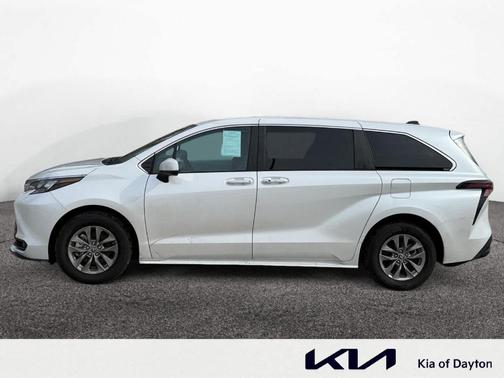 2025 Toyota Sienna XLE