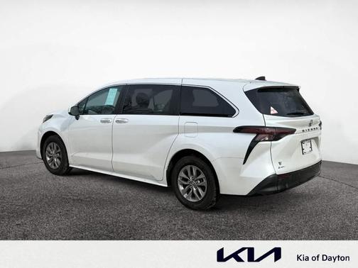 2025 Toyota Sienna XLE