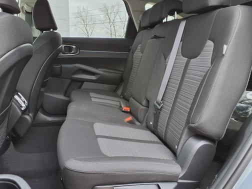 2025 Kia Sorento LX