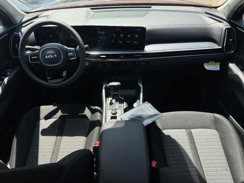 2025 Kia Sorento LX