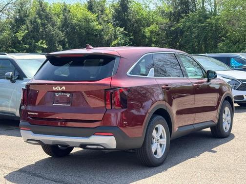2025 Kia Sorento LX