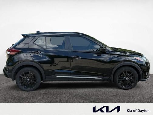 Super Black 2022 Nissan Kicks SR