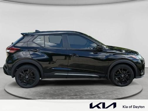 Super Black 2022 Nissan Kicks SR