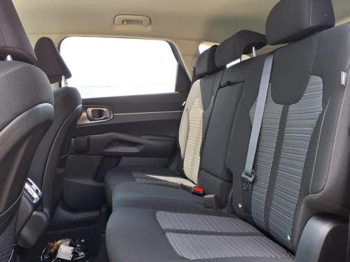 2025 Kia Sorento LX