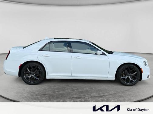 Bright White Clearcoat 2022 Chrysler 300 S