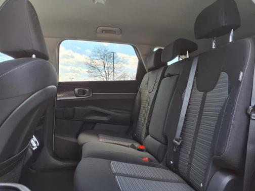 2025 Kia Sorento LX