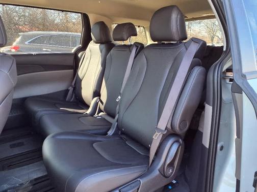 2025 Kia Carnival Hybrid EX