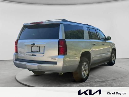 Silver Ice Metallic 2017 Chevrolet Suburban LT