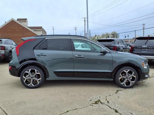2025 Kia Niro SX Touring