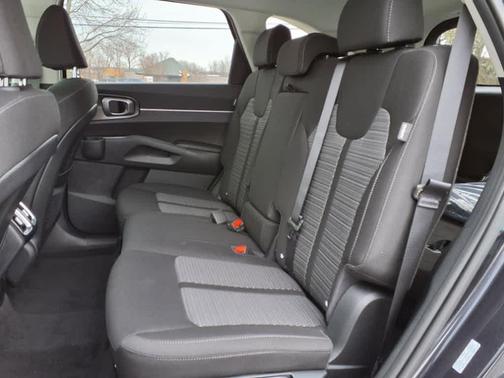 2025 Kia Sorento LX