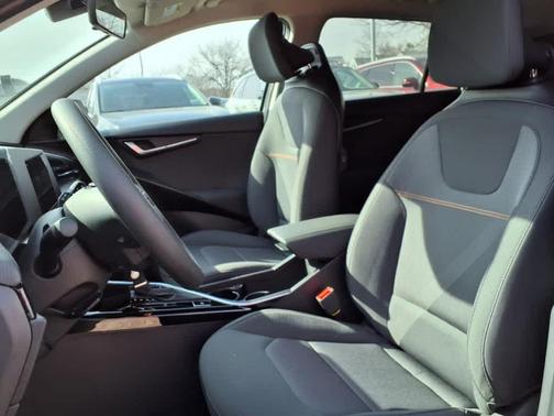 2025 Kia Niro LX