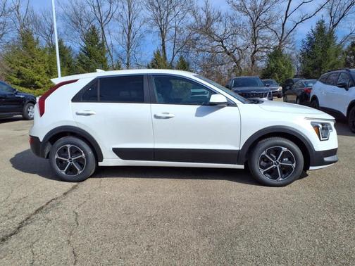 2025 Kia Niro LX