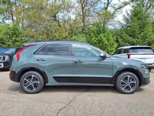 2025 Kia Niro SX
