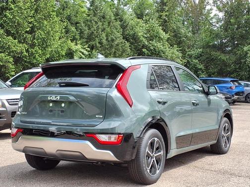 2025 Kia Niro SX