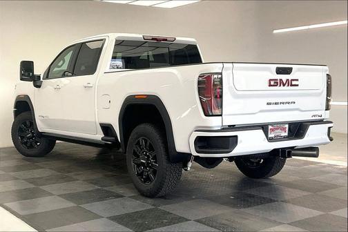 GAZ SUMMIT WHITE 2026 GMC Sierra 2500 AT4