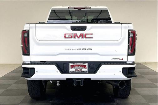 GAZ SUMMIT WHITE 2026 GMC Sierra 2500 AT4