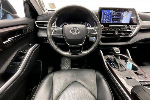 2021 Toyota Highlander Hybrid Platinum