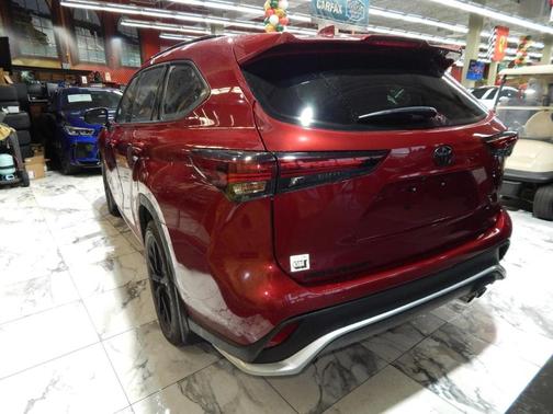 2022 Toyota Highlander Hybrid XLE
