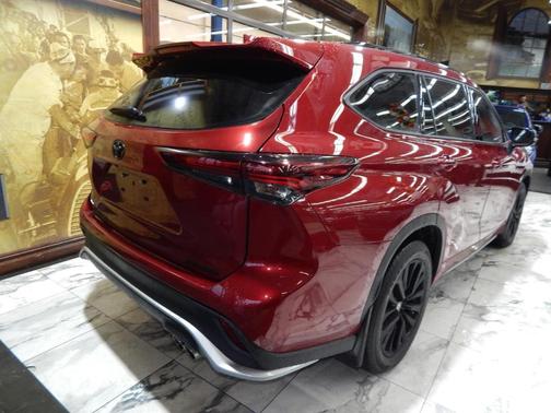 2022 Toyota Highlander Hybrid XLE