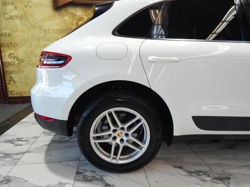 2018 Porsche Macan Sport Edition