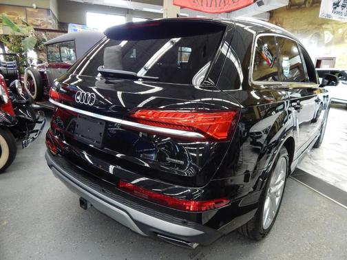 2025 Audi Q7 55 Premium