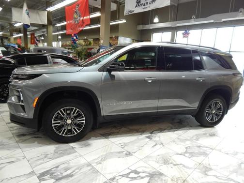 2024 Chevrolet Traverse LT