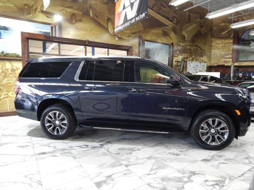 2024 Chevrolet Suburban LT