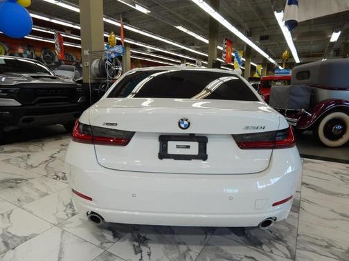 2025 BMW 330 i xDrive