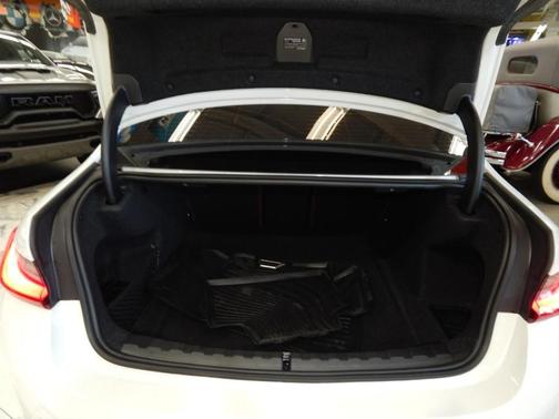 2025 BMW 330 i xDrive