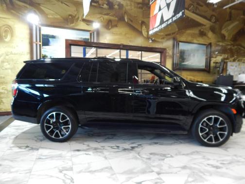 2023 Chevrolet Suburban RST
