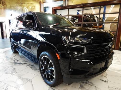 2023 Chevrolet Suburban RST