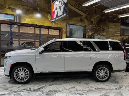 2022 Cadillac Escalade ESV Premium Luxury