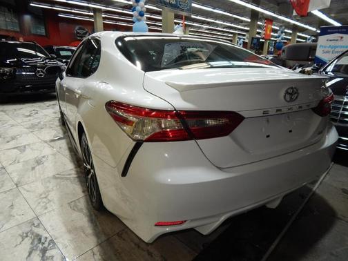 2020 Toyota Camry SE Nightshade