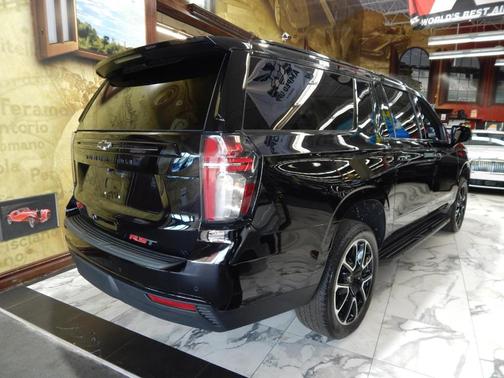 2023 Chevrolet Suburban RST