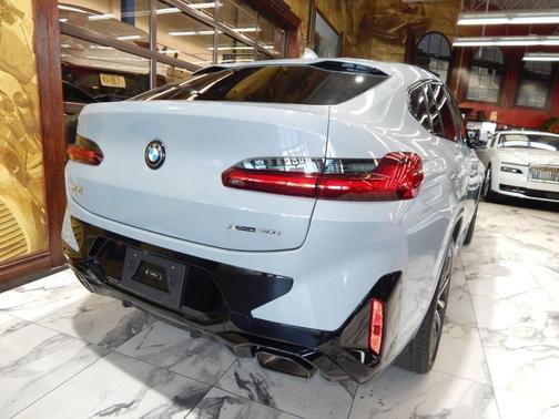 2025 BMW X4 xDrive30i
