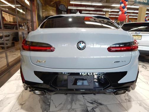 2025 BMW X4 xDrive30i