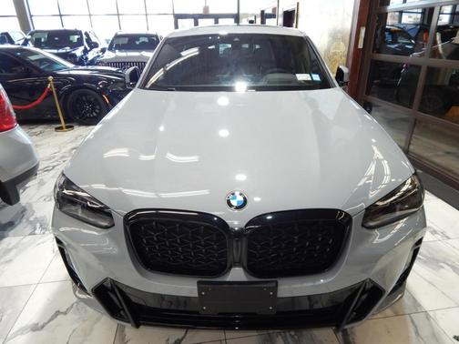 2025 BMW X4 xDrive30i