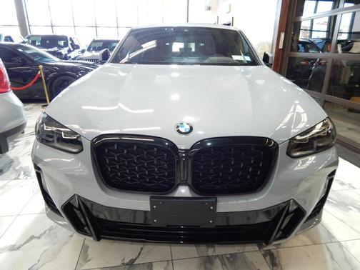 2025 BMW X4 xDrive30i