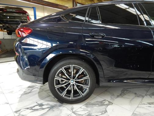 2023 BMW X6 xDrive40i