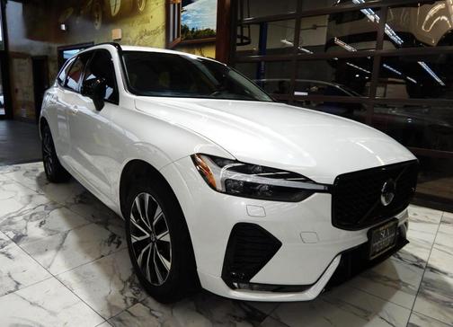 2024 Volvo XC60 B5 Core Dark Theme